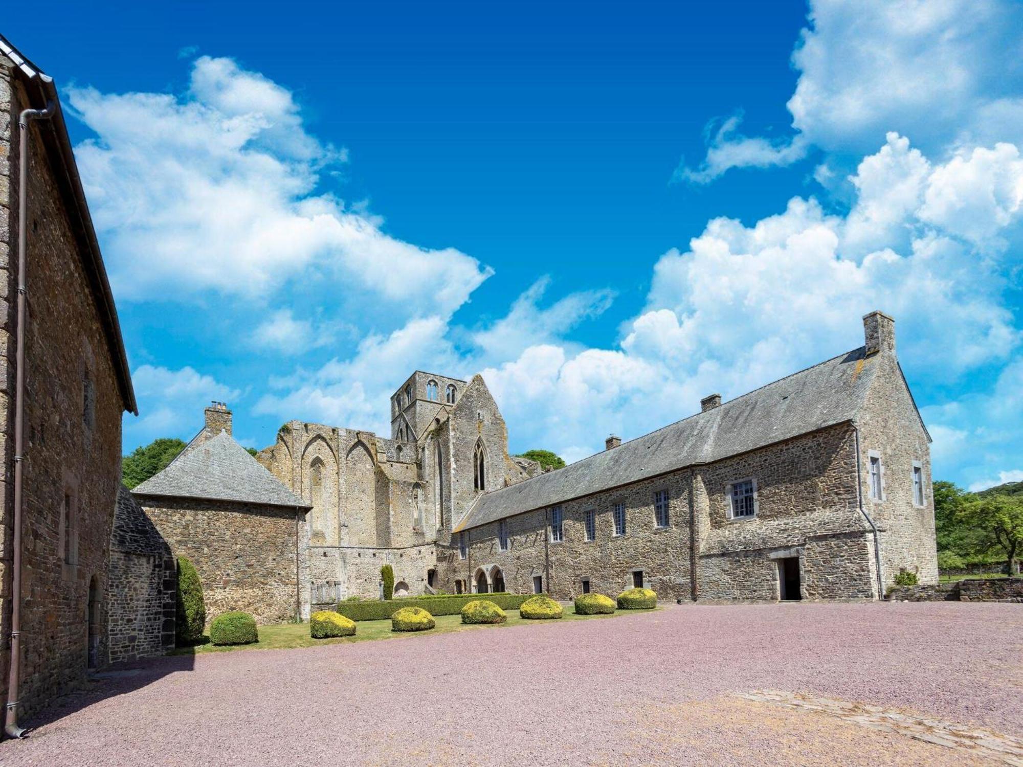 Saint-Germain-sur-Ay Attractive Holiday Home Near The Normandy Beach מראה חיצוני תמונה